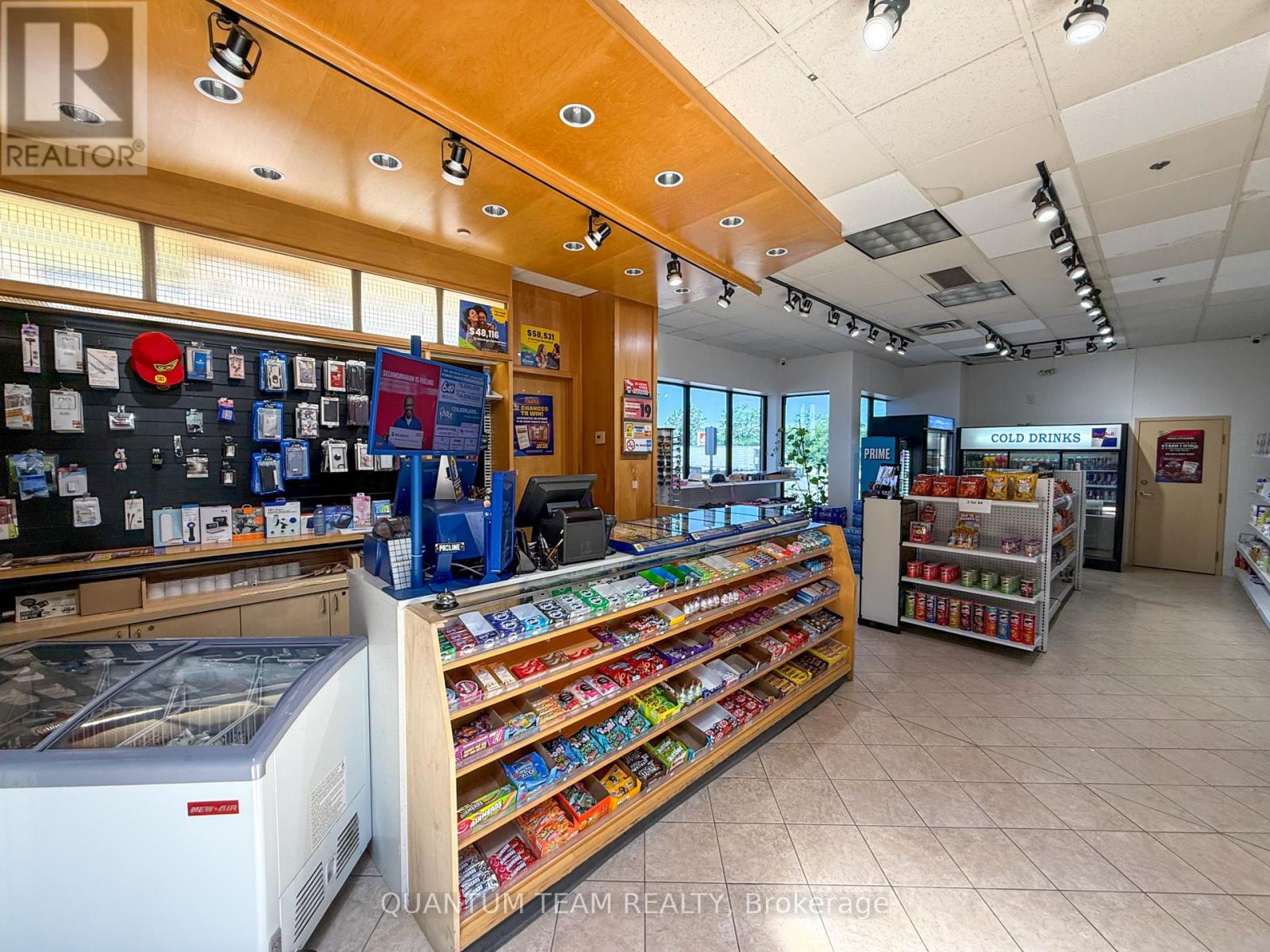 117 - 495 YORK ROAD gift shop for selling
